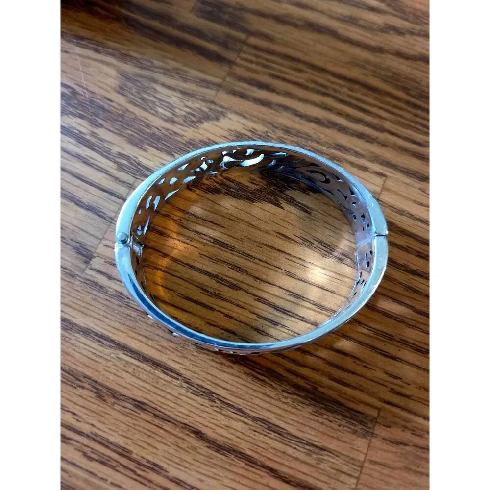 💐BRIGHTON Silver Filigree Heart & Scroll Hinged Bracelet - Picture 6 of 8